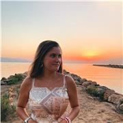 Maestra de inglés que ofrece clases a niños de Educación Primaria. Titulada con B2, certificado con Cambridge